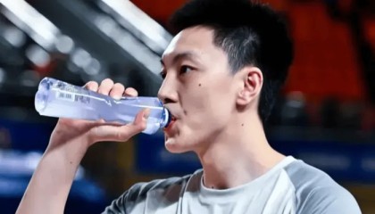 世界杯客户端安装说明-广东80-82新疆4坏消息！胡明轩徐杰没法看，二阵狂丢分，防守辣眼|全明星|焦泊乔|比赛|懒懒|CBA_新浪体育_新浪新闻